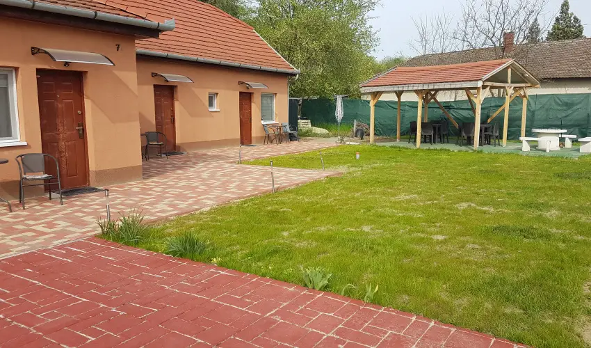 Angyal Apartman Cserkesz�l� - M�rcius 15. (min. 3 �j)