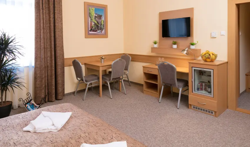 Aquasol Resort Mosonmagyar�v�r - M�rcius 15. 