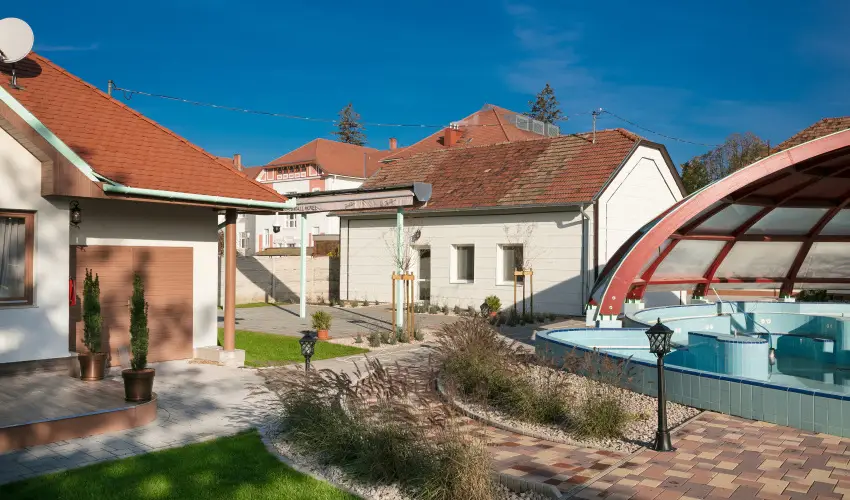 Aquasol Resort Mosonmagyar�v�r - M�rcius 15. 