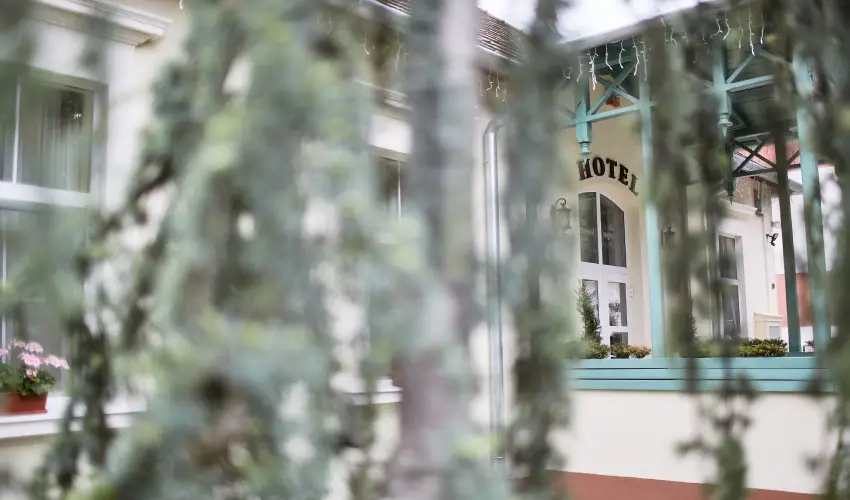 Aquasol Resort Mosonmagyar�v�r - M�rcius 15. 