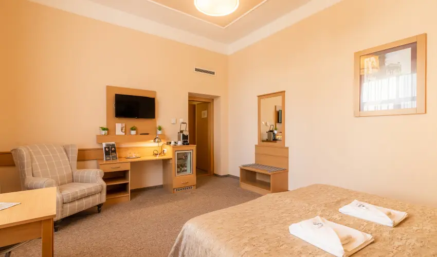 Aquasol Resort Mosonmagyar�v�r - M�rcius 15. 
