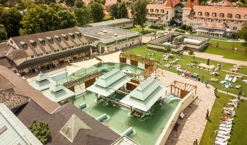 Aquasol Resort Mosonmagyar�v�r - M�rcius 15. 