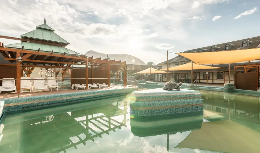 Aquasol Resort Mosonmagyar�v�r - M�rcius 15. 