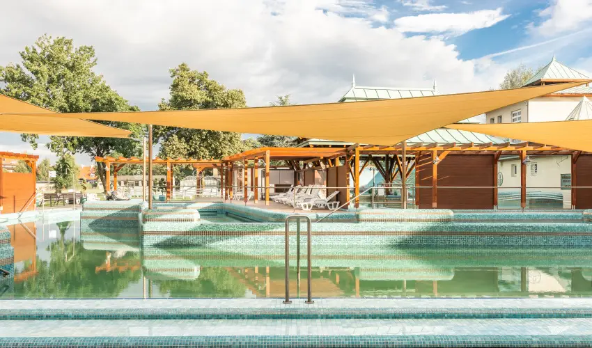 Aquasol Resort Mosonmagyar�v�r - M�rcius 15. 