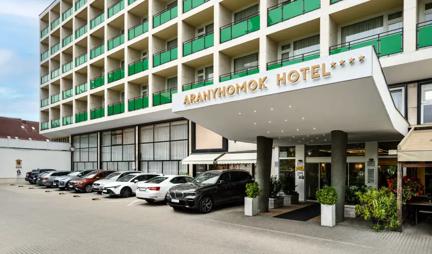 Aranyhomok Hotel Business & Relax Kecskem�t - M�rcius 15. 
