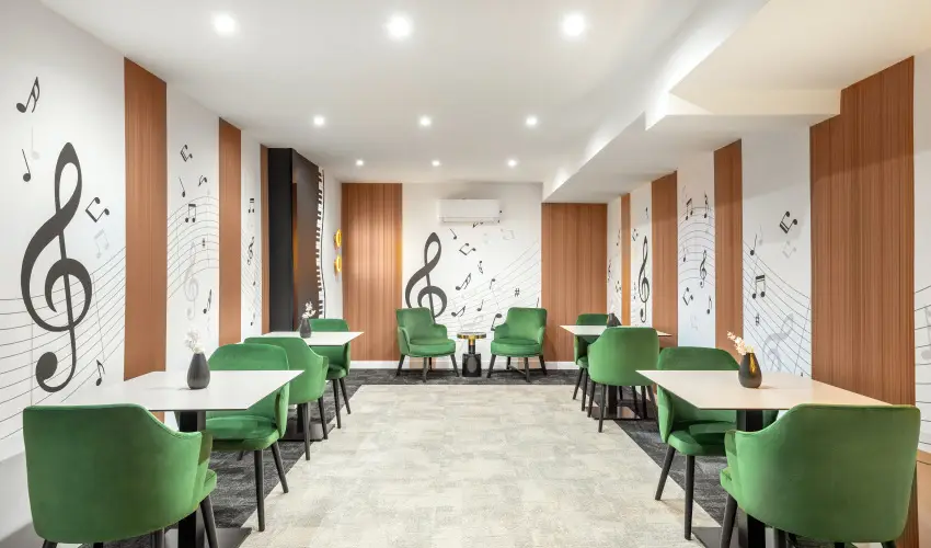 Aranyhomok Hotel Business & Relax Kecskem�t - M�rcius 15. 