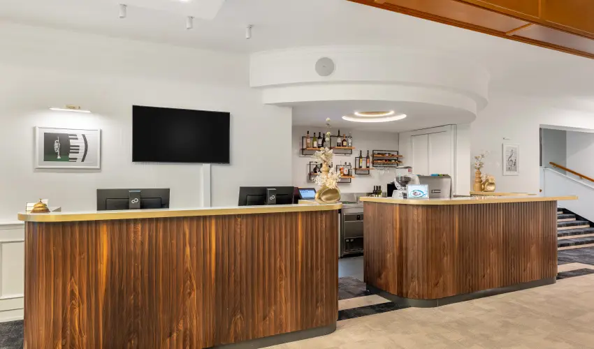 Aranyhomok Hotel Business & Relax Kecskem�t - M�rcius 15. 