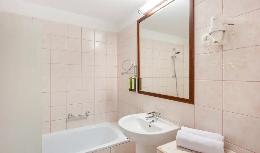 Aranyhomok Hotel Business & Relax Kecskem�t - M�rcius 15. 