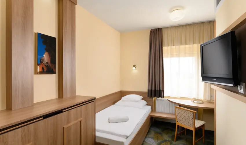Aranyhomok Hotel Business & Relax Kecskem�t - M�rcius 15. 