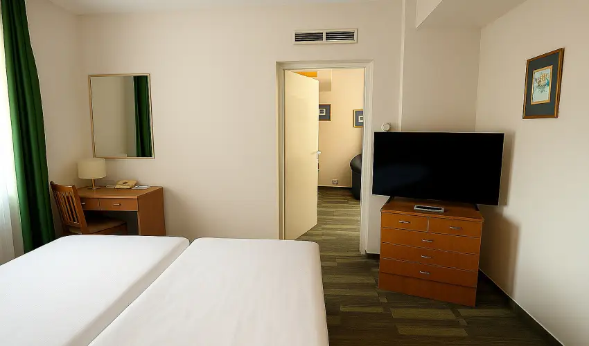 Aranyhomok Hotel Business & Relax Kecskem�t - M�rcius 15. 
