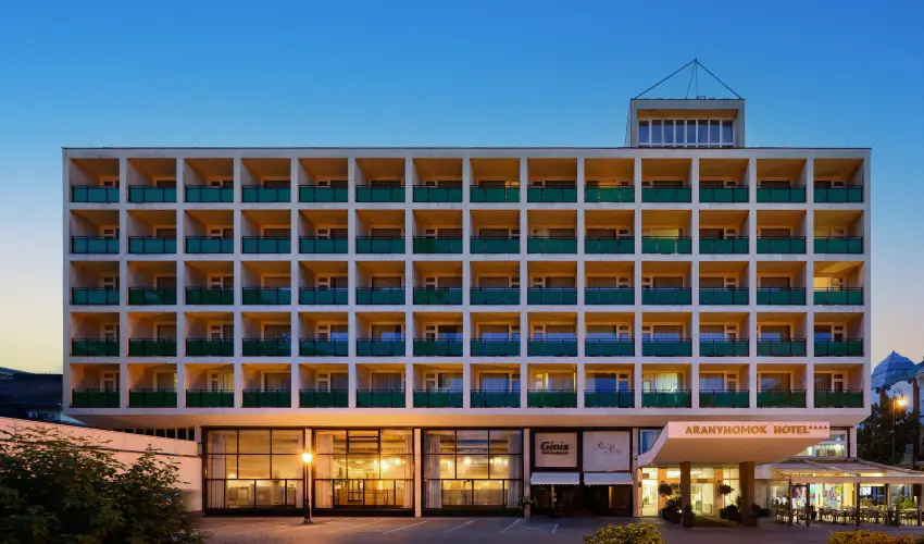 Aranyhomok Hotel Business & Relax Kecskem�t - M�rcius 15. 