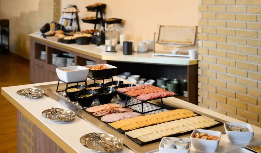 Aranyhomok Hotel Business & Relax Kecskem�t - M�rcius 15. 