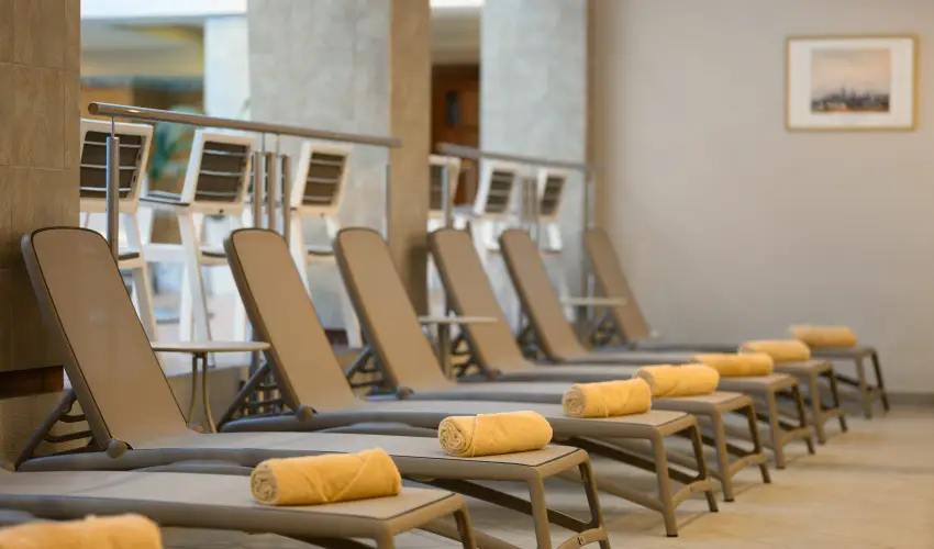 Aranyhomok Hotel Business & Relax Kecskem�t - M�rcius 15. 