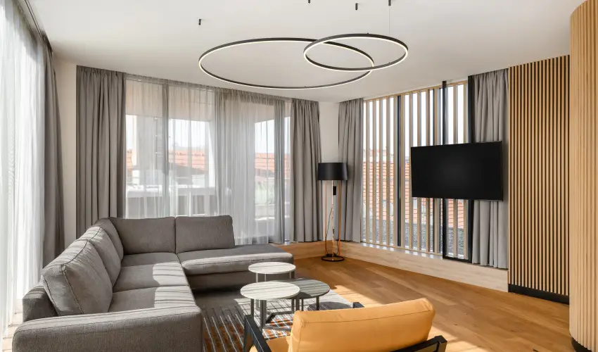 Art Hotel Szeged Szeged - M�rcius 15. (min. 2 �j)