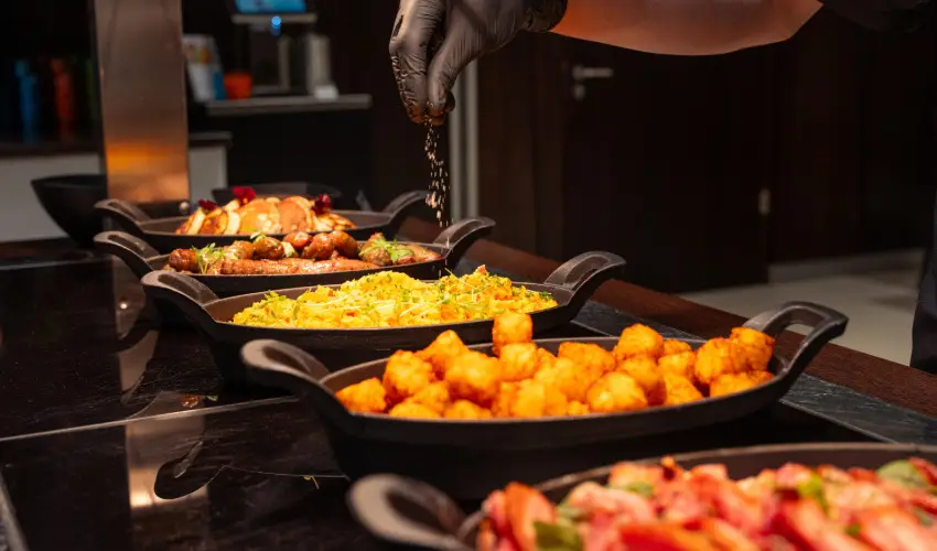 Art Hotel Szeged Szeged - M�rcius 15. (min. 2 �j)