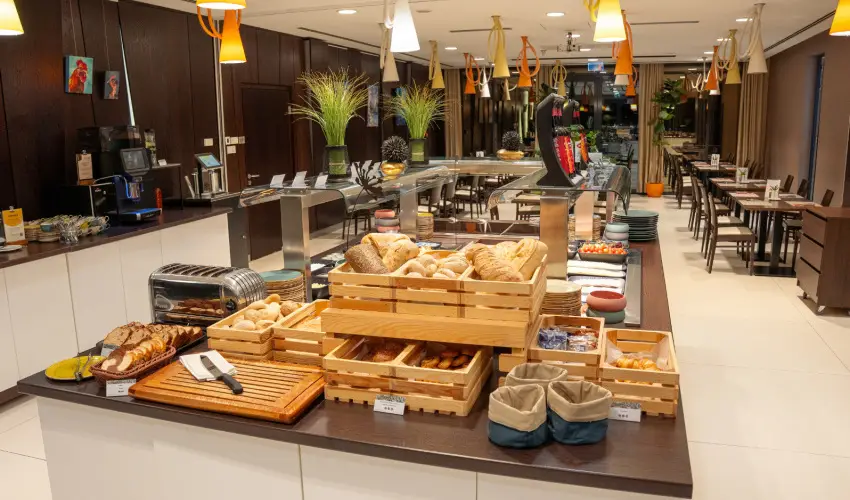 Art Hotel Szeged Szeged - M�rcius 15. (min. 2 �j)