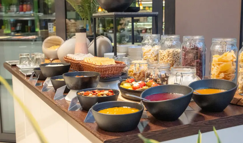 Art Hotel Szeged Szeged - M�rcius 15. (min. 2 �j)