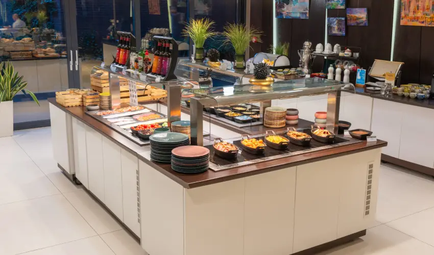 Art Hotel Szeged Szeged - M�rcius 15. (min. 2 �j)