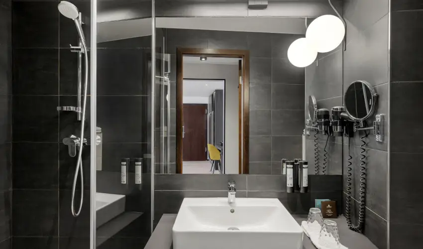 Art Hotel Szeged Szeged - M�rcius 15. (min. 2 �j)