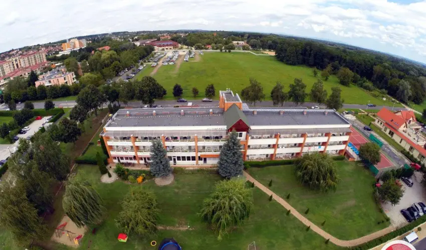 Art Hotel Zalakaros - M�rcius 15. 