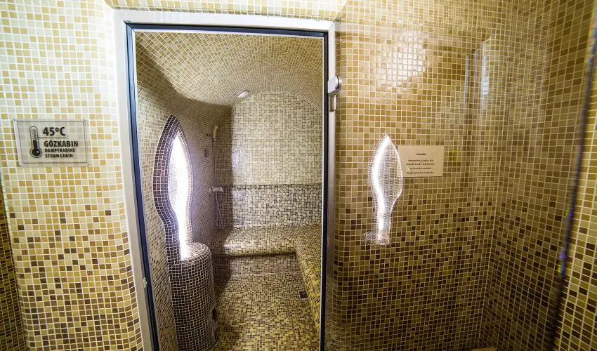 Art Hotel Zalakaros - M�rcius 15. 