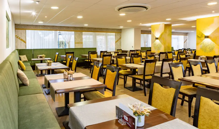 Art Hotel Zalakaros - M�rcius 15. 