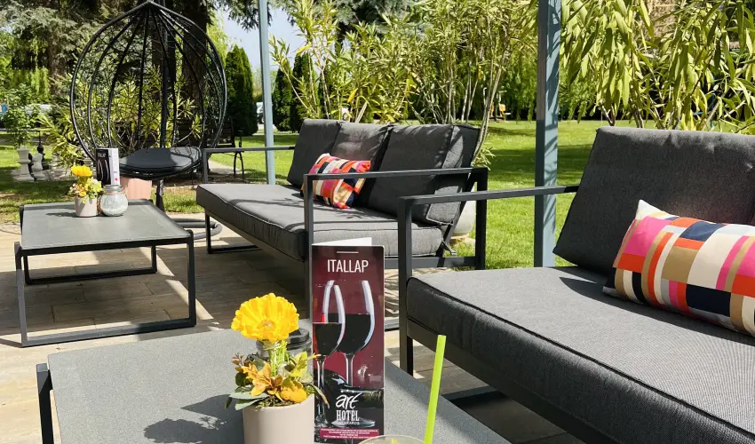 Art Hotel Zalakaros - M�rcius 15. 