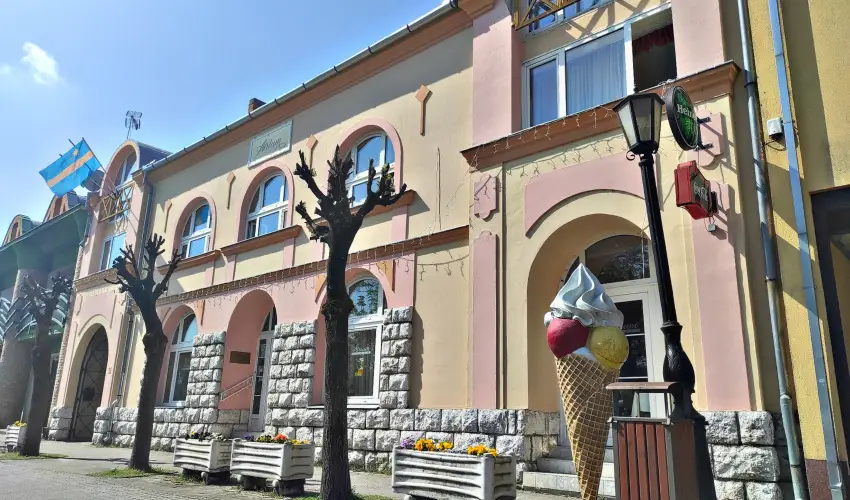 �trium Hotel Hark�ny - M�rcius 15.