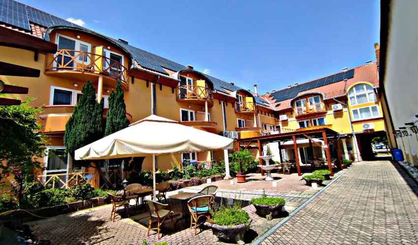 �trium Hotel Hark�ny - M�rcius 15.
