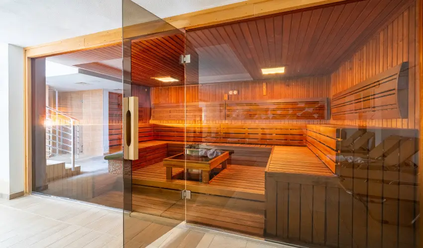 Aurora Hotel Miskolctapolca - M�rcius 15. 