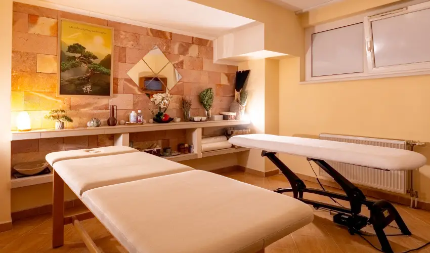 Aurora Hotel Miskolctapolca - M�rcius 15. 