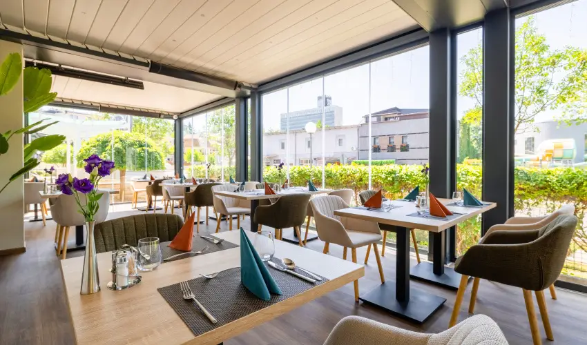 Aurora Hotel Miskolctapolca - M�rcius 15. 