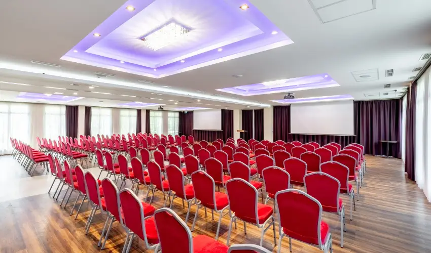Aurora Hotel Miskolctapolca - M�rcius 15. 