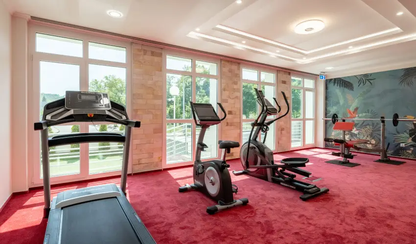 Aurora Hotel Miskolctapolca - M�rcius 15. 