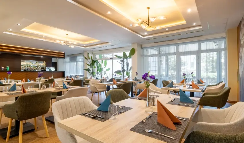 Aurora Hotel Miskolctapolca - M�rcius 15. 