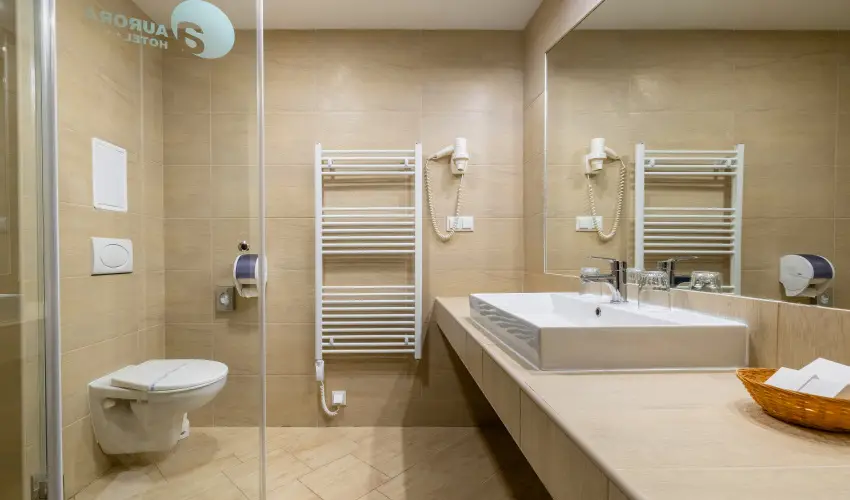 Aurora Hotel Miskolctapolca - M�rcius 15. 