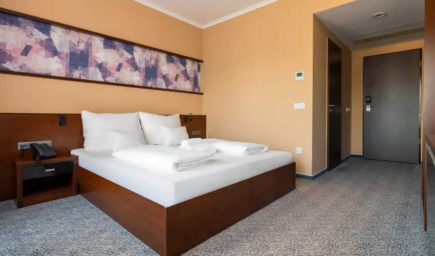 Aurora Hotel Miskolctapolca - M�rcius 15. 