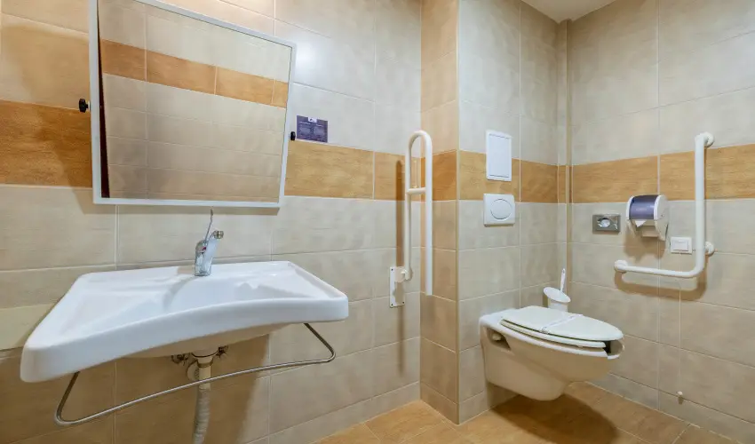 Aurora Hotel Miskolctapolca - M�rcius 15. 