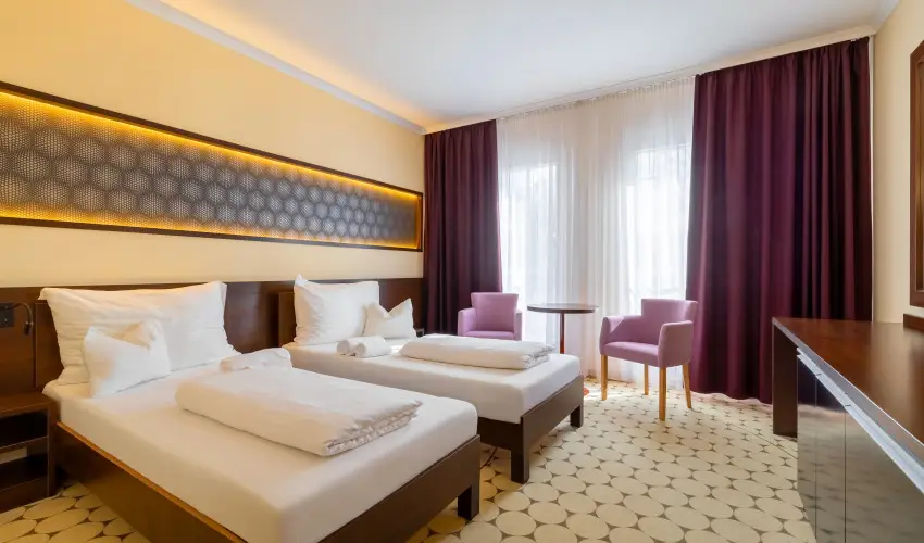 Aurora Hotel Miskolctapolca - M�rcius 15. 