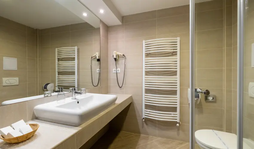 Aurora Hotel Miskolctapolca - M�rcius 15. 