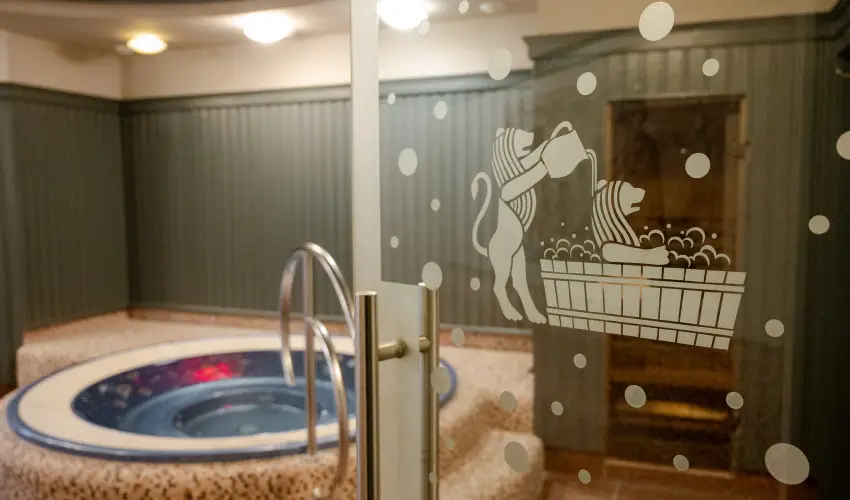 Barka Gal�ria Hotel �s �tterem T�llya - M�rcius 15.