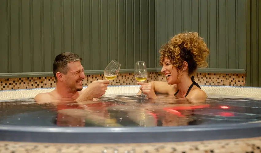 Barka Gal�ria Hotel �s �tterem T�llya - M�rcius 15.