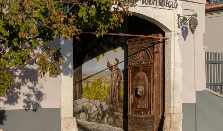 Barka Gal�ria Hotel �s �tterem T�llya - M�rcius 15.