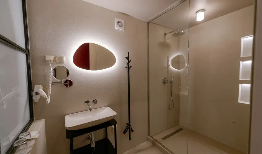 Barka Gal�ria Hotel �s �tterem T�llya - M�rcius 15.