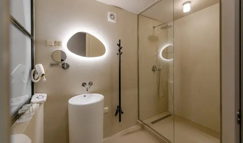 Barka Gal�ria Hotel �s �tterem T�llya - M�rcius 15.