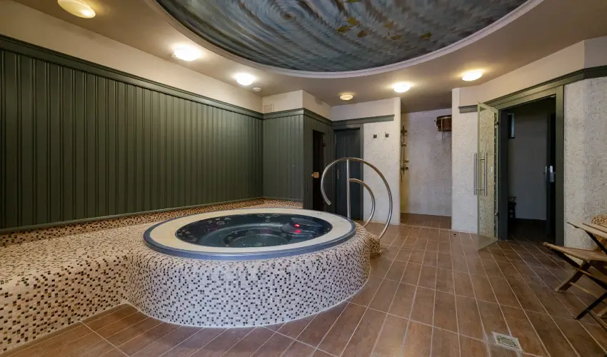 Barka Gal�ria Hotel �s �tterem T�llya - M�rcius 15.