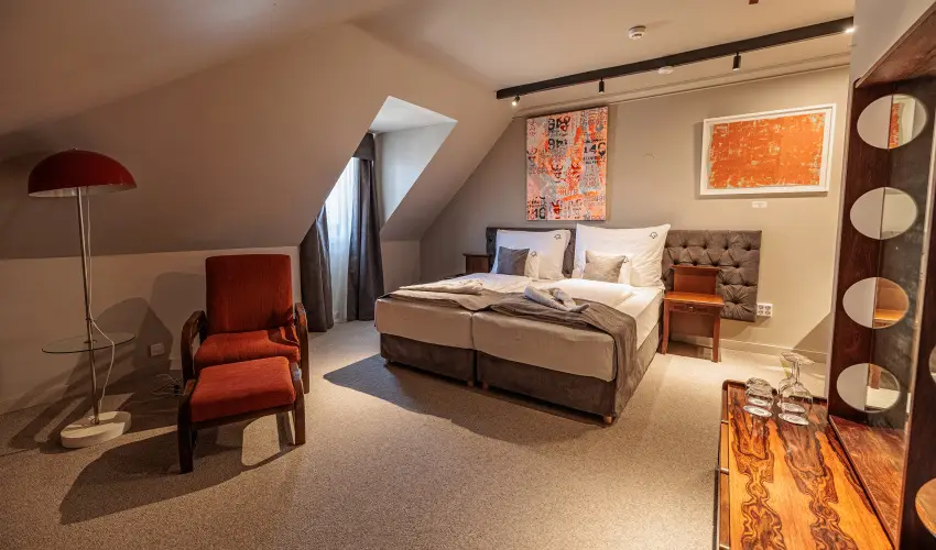 Barka Gal�ria Hotel �s �tterem T�llya - M�rcius 15.