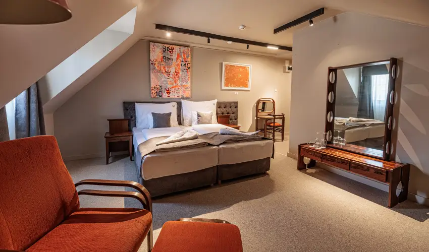 Barka Gal�ria Hotel �s �tterem T�llya - M�rcius 15.