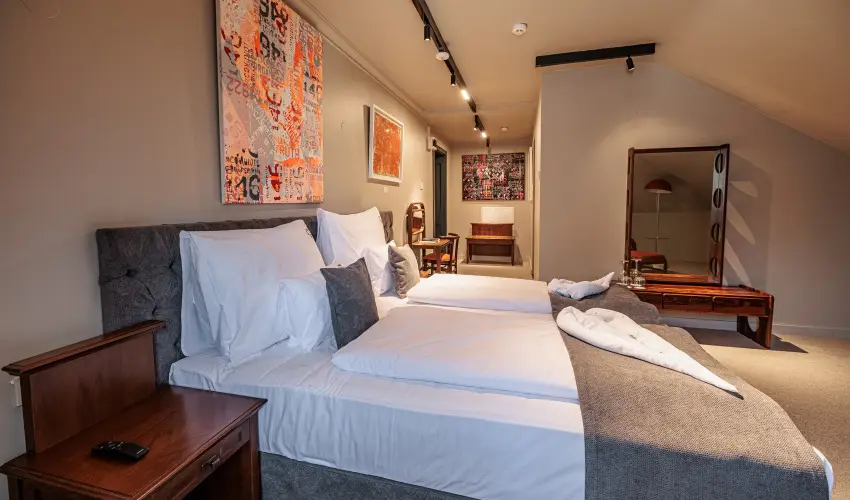 Barka Gal�ria Hotel �s �tterem T�llya - M�rcius 15.