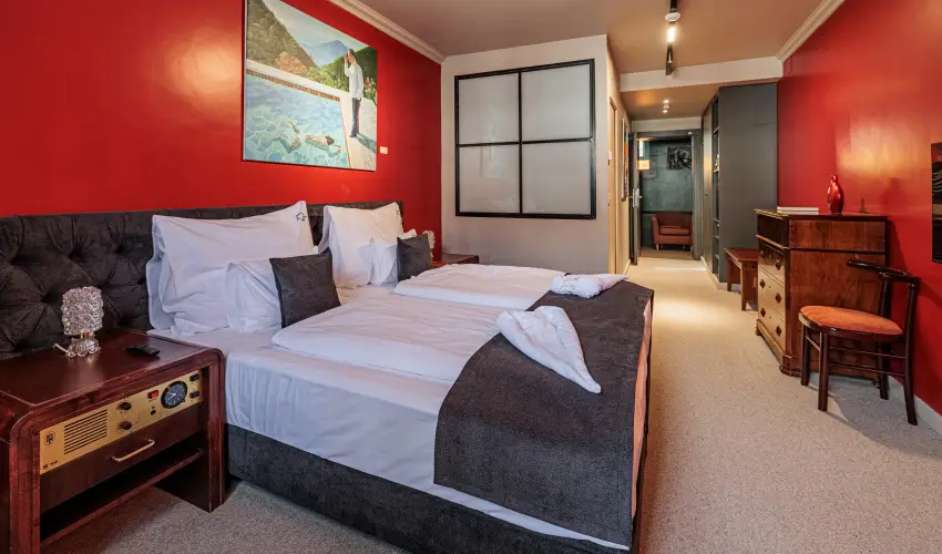 Barka Gal�ria Hotel �s �tterem T�llya - M�rcius 15.